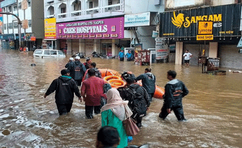 नागपुर में 4 घंटे में 4 इंच बारिश:बाढ़ जैसे हालात, 500 लोगों का रेस्क्यू, सेना को बुलाया