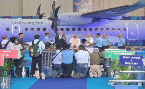 रक्षा मंत्री राजनाथ सिंह ने वायुसेना को सौंपा C-295 विमान, एयरक्राफ्ट AVRO बेड़े की लेगा जगह