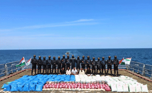 गुजरात के समुद्र में 'चरस', 'मॉर्फिन' समेत 3,300 किलोग्राम जब्त किया ड्रग्स, गृह मंत्री ने दिया ये रिएक्शन