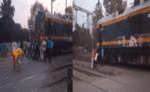 अमेठी में रेलवे कर्मचारियों ने धक्का देकर ट्रेन को स्टेशन तक पहुंचाया, अखिलेश यादव ने शेयर किया VIDEO