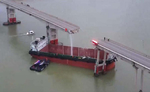 चीन के गुआंग्डोंग में जहाज पुल से टकराकर डूबा, चार लोग लापता