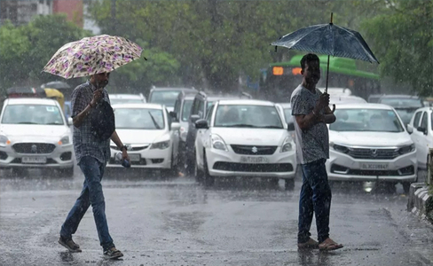 दिल्ली एनसीआर में झमाझम बारिश, उमस भरी गर्मी से लोगों को मिली राहत, सुहाना हुआ मौसम