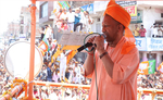 सपा के गढ़ मैनपुरी में CM योगी का रोड शो, बुलडोजर पर खड़े होकर कार्यकर्ताओं ने किया उनका स्वागत