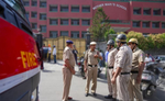 दिल्ली के बाद अब लखनऊ के स्कूलों को बम से उड़ाने की धमकी, पुलिस फोर्स तैनात