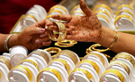 Gold-Silver Price: सर्राफा बाजार में भारी गिरावट, सोने-चांदी के दाम गिरे