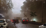मुंबई में बारिश और आंधी से आफत, होर्डिंग गिरने से 54 लोग घायल, कई उड़ाने रद