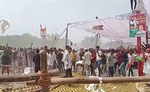 अखिलेश यादव की रैली में भगदड़, बेकाबू समर्थकों ने ईंट-पत्थर फेंके, पुलिस ने किया लाठीचार्ज