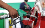शहबाज सरकार ने बकरीद से पहले पाकिस्तानियों को दिया तोहफा, घटाए पेट्रोल-डीजल का दाम