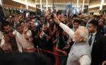 PM मोदी के स्वागत में 'भारत माता की जय' के नारों से गूंजा दुबई एयरपोर्ट