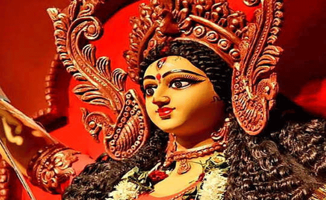नवरात्रि में मां दुर्गा के साथ-साथ करें इन देवी-देवताओं की पूजा, जीवन की सभी समस्याओं से मिलेगा छुटकारा