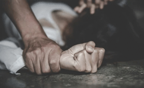 मुंबई में चलती टैक्सी में रेप, फिर लड़की को सड़क पर फेंका; दो अरेस्ट