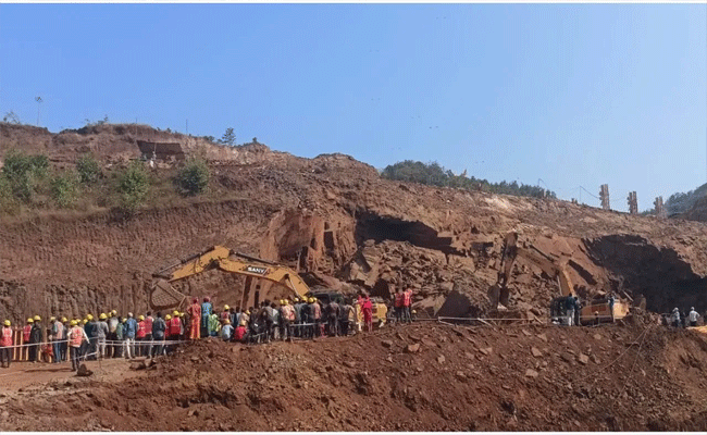 पहाड़ खुदाई के दौरान बड़ा हादसा, चट्टान धंसने से 4 मजदूर की मौत, 6 मजदूर के दबे होने की आशंका