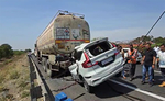 अहमदाबाद वडोदरा एक्सप्रेसवे पर ट्रेलर के पीछे घुसी कार, 10 लोगों की मौके पर मौत