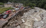 चीन में भारी बारिश ने मचाई तबाही, एक्सप्रेसवे का एक हिस्सा टूटने से 24 लोगों की मौत,30 घायल