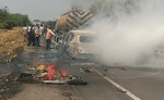 ट्रैक्टर से टक्कर के बाद कार के सीएनजी टैंक में लगी आग, पांच लोगों ने कूदकर बचाई जान